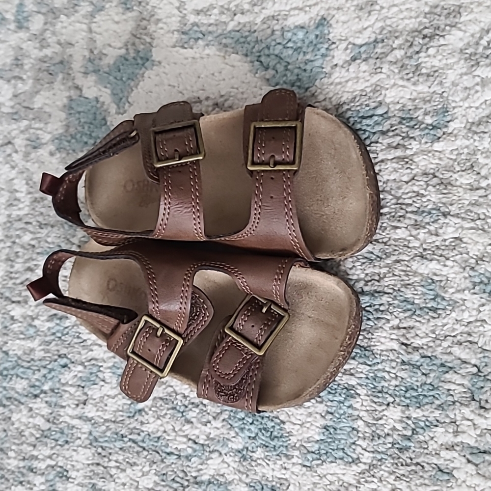 Oshkosh Size 9 little boys toddler sandals